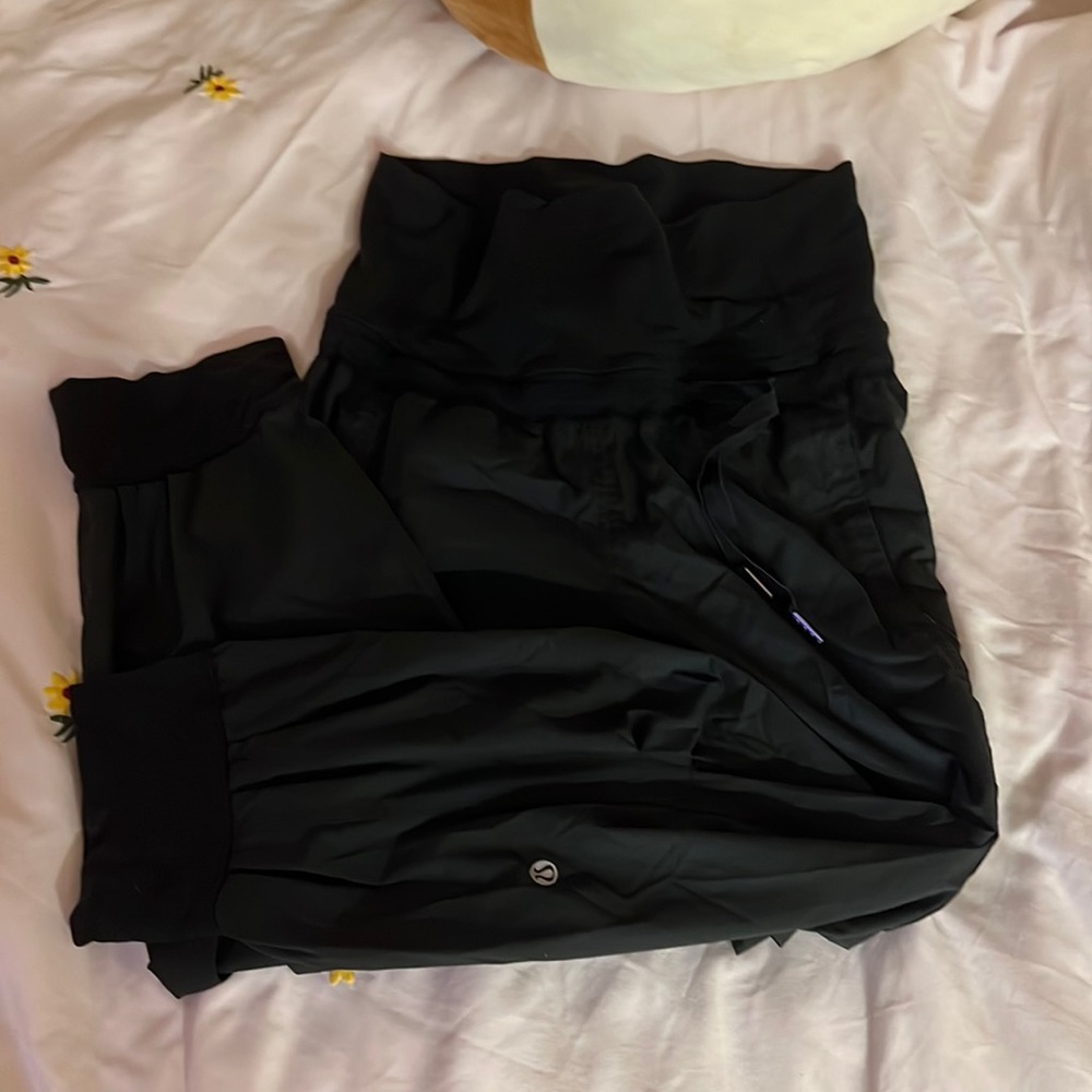 Lululemon Athletic Capri Pants